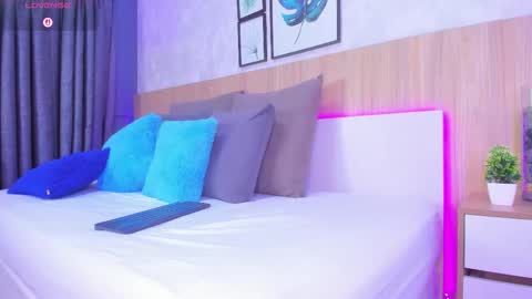 Snapshot of alanna_hank chatting on September 13, 2:33 am Alanna online show from September 13, 2:33 am