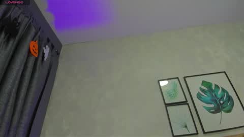 Snapshot of alanna_hank chatting on November 1, 12:56 am Alanna online show from November 1, 12:56 am