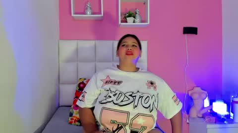 Snapshot of alanna_hot3 chatting on May 21, 7:43 pm Ana online show from May 21, 7:43 pm