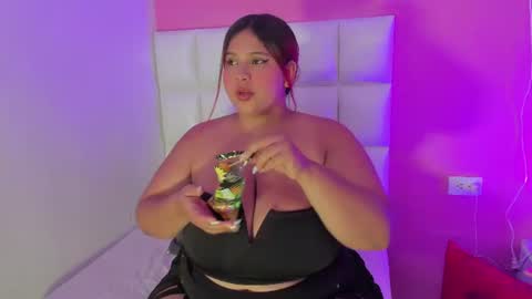 Snapshot of alanna_hot3 chatting on June 25, 8:02 pm Ana online show from June 25, 8:02 pm