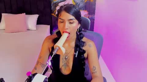 Snapshot of alanna_wild chatting on June 20, 5:16 pm Alana online show from June 20, 5:16 pm