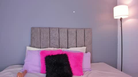 Snapshot of alannajones1 chatting on February 12, 12:11 pm Alanna online show from February 12, 12:11 pm