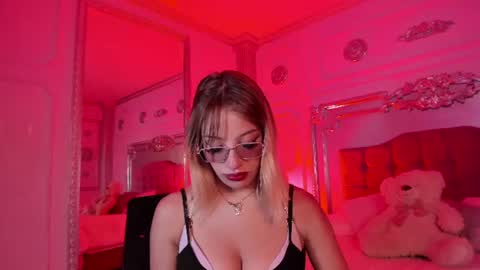 Snapshot of alannamilan chatting on June 29, 7:14 pm alannamilan online show from June 29, 7:14 pm