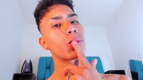 Snapshot of alannaughty_ chatting on January 16, 10:23 pm alannaughty_ online show from January 16, 10:23 pm