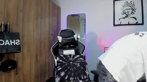 alannaughty_ online show from February 1, 2:21 am