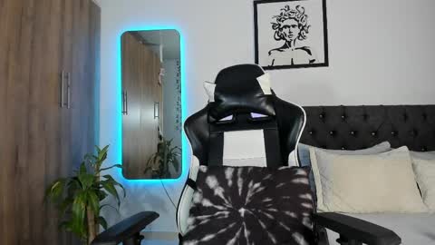 Snapshot of alannaughty_ chatting on May 14, 2:40 am alannaughty_ online show from May 14, 2:40 am
