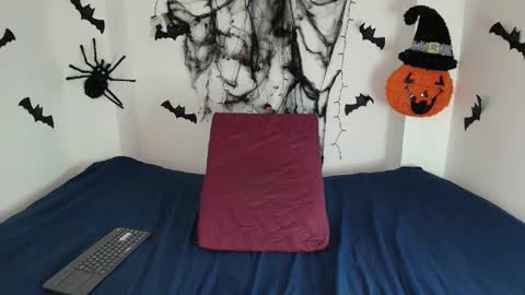 Im Alanis online show from November 3, 4:08 pm