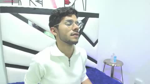 alanvilla_lobo online show from October 21, 9:37 pm