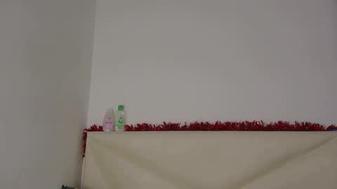 Snapshot of alaouirim25 chatting on February 8, 1:36 pm AllylicArabis online show from February 8, 1:36 pm