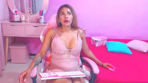 Snapshot of aldana_stone chatting on September 29, 5:01 am aldana_stone online show from September 29, 5:01 am