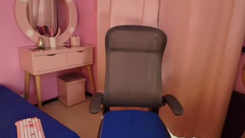 aldana_stone online show from June 21, 9:50 pm
