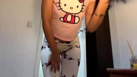 Snapshot of aldiiiuwu chatting on November 17, 6:35 pm aldiiiuwu online show from November 17, 6:35 pm