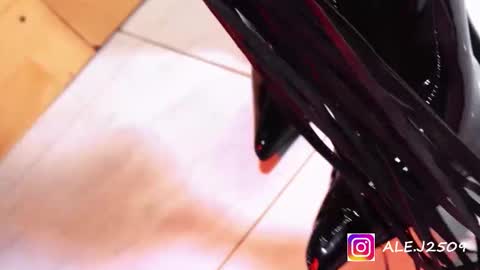 Snapshot of ale_2509 chatting on December 19, 11:50 am Ale online show from December 19, 11:50 am