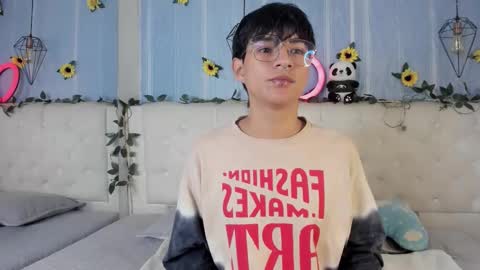 ale_aurarashi online show from December 2, 5:46 am