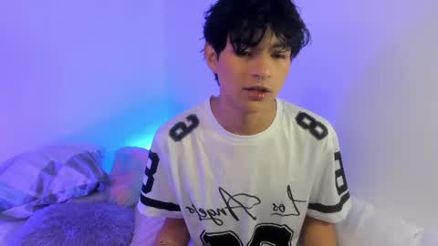 Snapshot of ale_aurarashii chatting on July 11, 1:58 pm Ale aurarashii online show from July 11, 1:58 pm