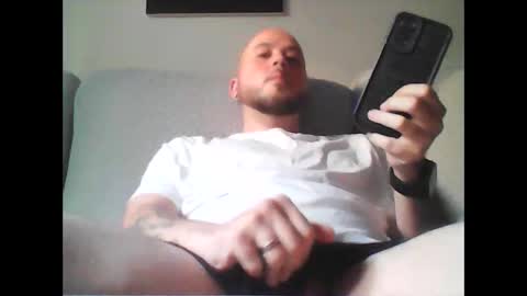 Snapshot of aleeexxxx4u chatting on May 4, 6:42 am aleeexxxx4u online show from May 4, 6:42 am