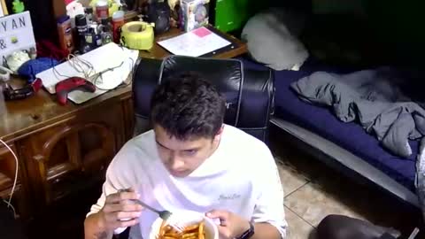 Snapshot of alej277901 chatting on June 5, 4:52 am Terry Spike online show from June 5, 4:52 am