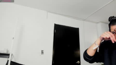 Snapshot of aleja__slav3 chatting on May 15, 9:11 pm aleja__slav3 online show from May 15, 9:11 pm