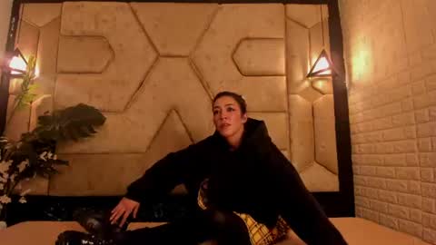 Snapshot of aleja__slav3 chatting on July 7, 8:35 pm aleja__slav3 online show from July 7, 8:35 pm