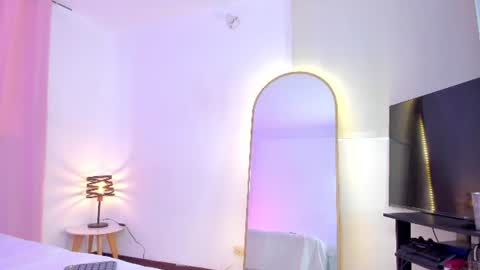 Snapshot of aleja_arango chatting on August 6, 7:27 pm Alejandra Arango online show from August 6, 7:27 pm