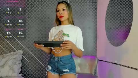 aleja_bloom online show from December 4, 11:41 am