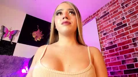 Snapshot of aleja_hill chatting on June 18, 10:47 pm Aleja Hill online show from June 18, 10:47 pm