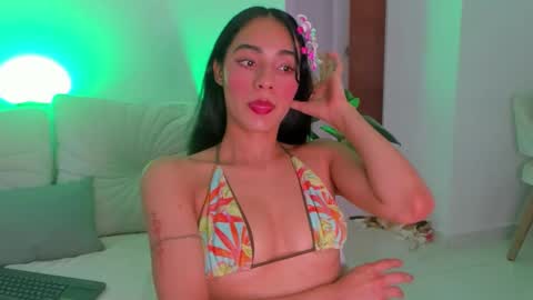 aleja_r01 online show from March 10, 8:25 pm