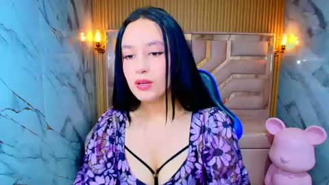 Snapshot of aleja_r_ chatting on June 13, 7:34 pm Aleja online show from June 13, 7:34 pm
