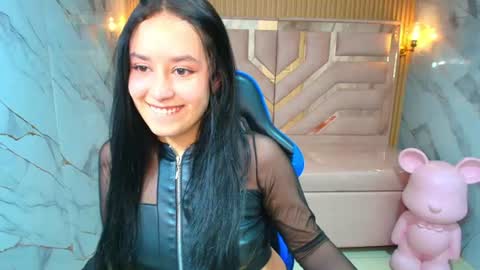 Snapshot of aleja_r_ chatting on June 16, 7:27 pm Aleja online show from June 16, 7:27 pm
