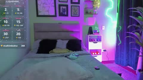 Snapshot of alejaaqueen_ chatting on September 10, 12:10 am Aleja Queen online show from September 10, 12:10 am