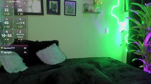 Snapshot of alejaaqueen_ chatting on October 3, 11:57 pm Aleja Queen online show from October 3, 11:57 pm