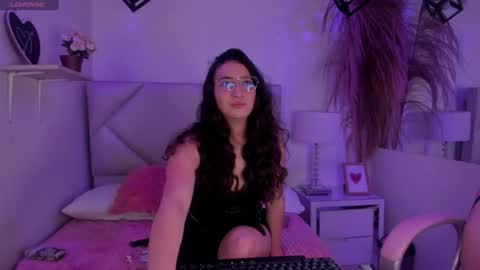 Snapshot of alejaharper chatting on July 7, 6:23 pm Aleja online show from July 7, 6:23 pm