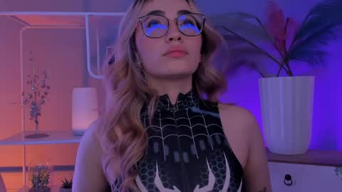 Snapshot of alejamillan1 chatting on May 19, 4:19 am night GTM -5 online show from May 19, 4:19 am
