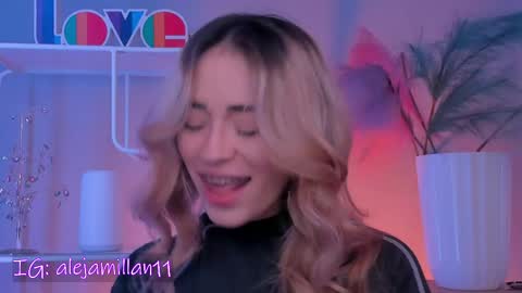 Snapshot of alejamillan1 chatting on June 2, 4:03 am night GTM -5 online show from June 2, 4:03 am