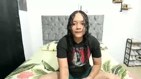 Snapshot of alejandra_evanss chatting on December 17, 3:01 am alejandra_evanss online show from December 17, 3:01 am