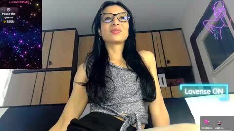 Snapshot of alejandracherry_ chatting on February 15, 8:22 am Alejandra online show from February 15, 8:22 am