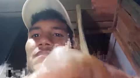 Snapshot of alejandro_miuller chatting on May 16, 10:36 am alejandro_miuller online show from May 16, 10:36 am