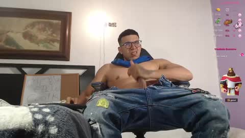 Snapshot of alejandrocock23 chatting on May 28, 10:40 pm alejandrocock online show from May 28, 10:40 pm