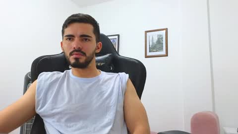 alejandroo_7 online show from December 31, 1:36 am