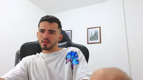 alejandroo_7 online show from January 1, 10:24 pm