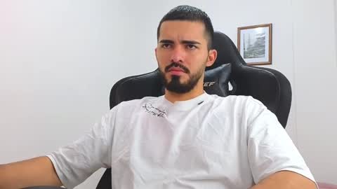 alejandroo_7 online show from March 12, 7:17 pm