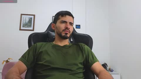 alejandroo_7 online show from September 13, 3:56 pm