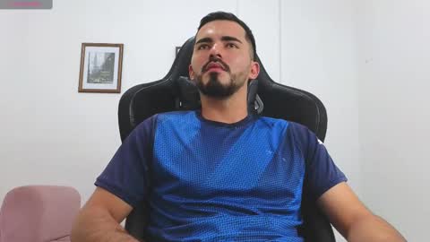 alejandroo_7 online show from November 11, 6:52 pm