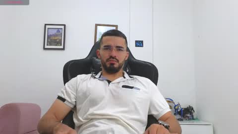 alejandroo_7 online show from December 14, 4:45 pm