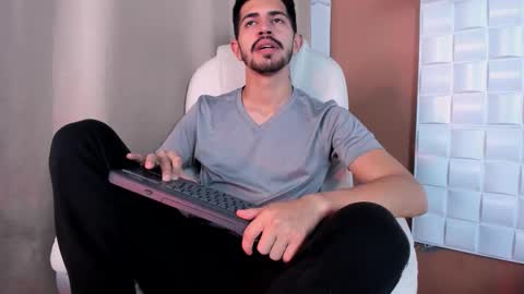 Alejo  online show from October 15, 9:15 pm