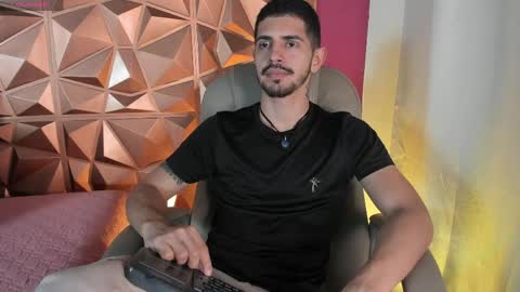 Snapshot of alejandrostorm chatting on April 8, 4:12 am Alejo online show from April 8, 4:12 am