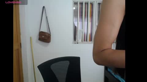 Snapshot of alejaxxxhot chatting on July 18, 9:51 pm alejaxxxhot online show from July 18, 9:51 pm