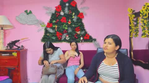 zoe and Kataleya online show from December 17, 12:11 pm