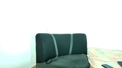 Snapshot of alejo_21cm chatting on December 18, 6:57 pm alejo_21cm online show from December 18, 6:57 pm