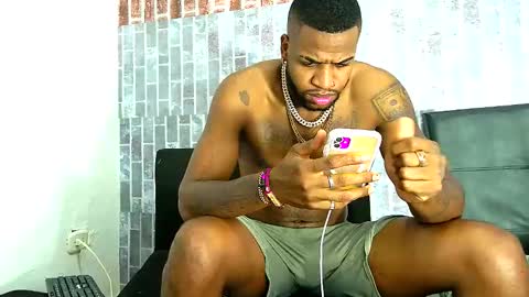 Snapshot of alejo_21cm chatting on March 10, 7:10 am alejo_21cm online show from March 10, 7:10 am